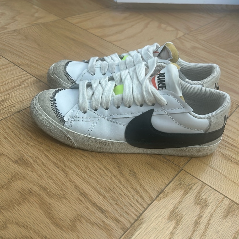 Nike Women’s Blazer Low ‘77 Jumbo size 8.5